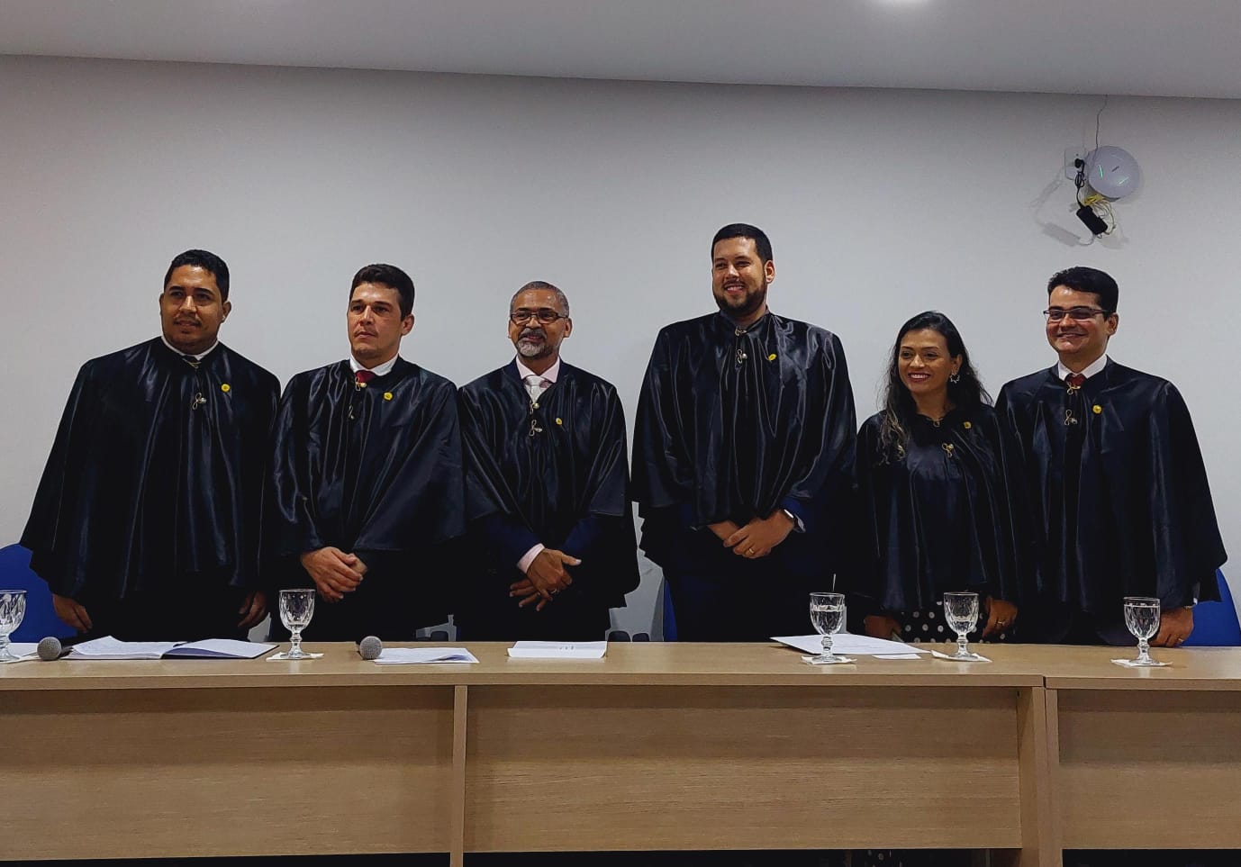 Academia de Letras Jurídicas do Sul da Bahia Da esquerda os novos diretores Tales, Leandro, Vercil, Adive, Fernanda e Ícaro