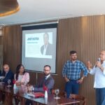 Valderico junto com os nomes anunciados. Foto Blog Agravo.