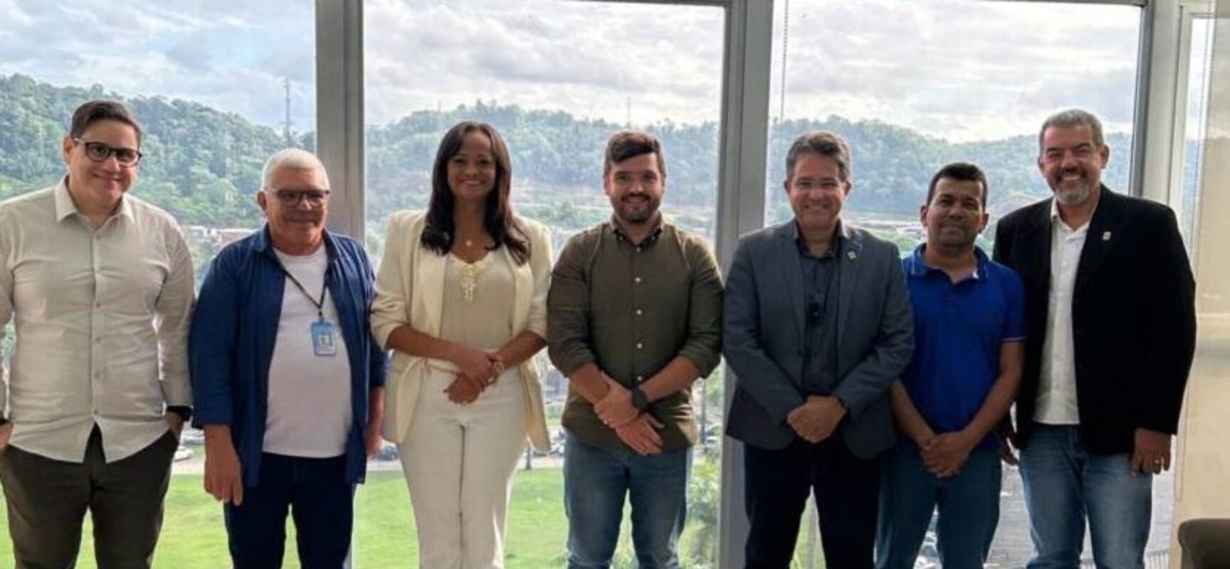Visita-prefeito-eleito-Valderico-Jr-reitor-e-assessores-e1731453563876-1728x800_c