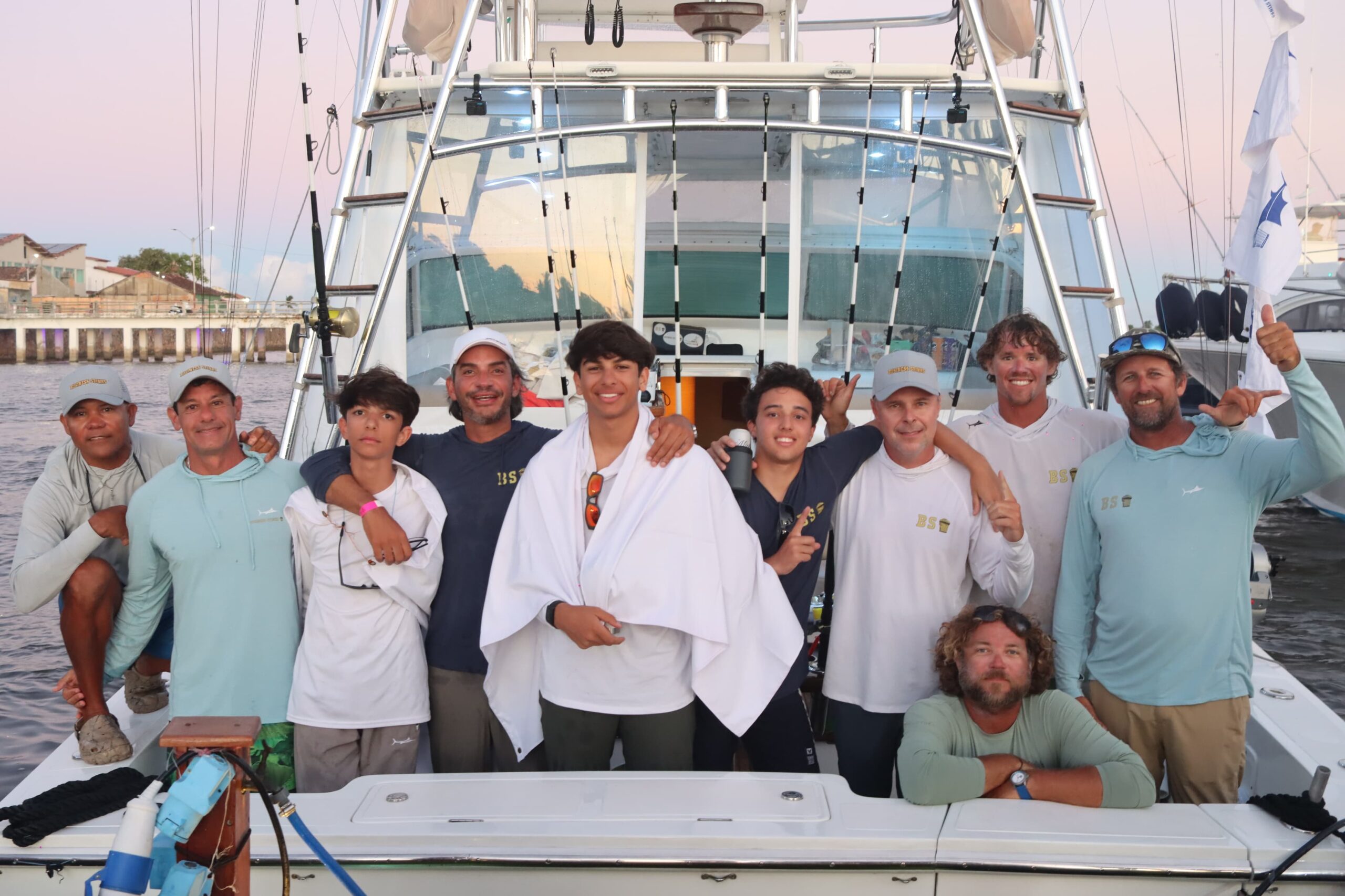 Pesca oceânica Ilheus Equipe campeã Business Stinks Foto de Natália Lucena