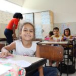 crianças escola