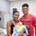 primeiro-bebe-do-ano-no-materno-infantil-de-ilheus-homenageia-dois-idolos-esportivos-da-familia-1024x768