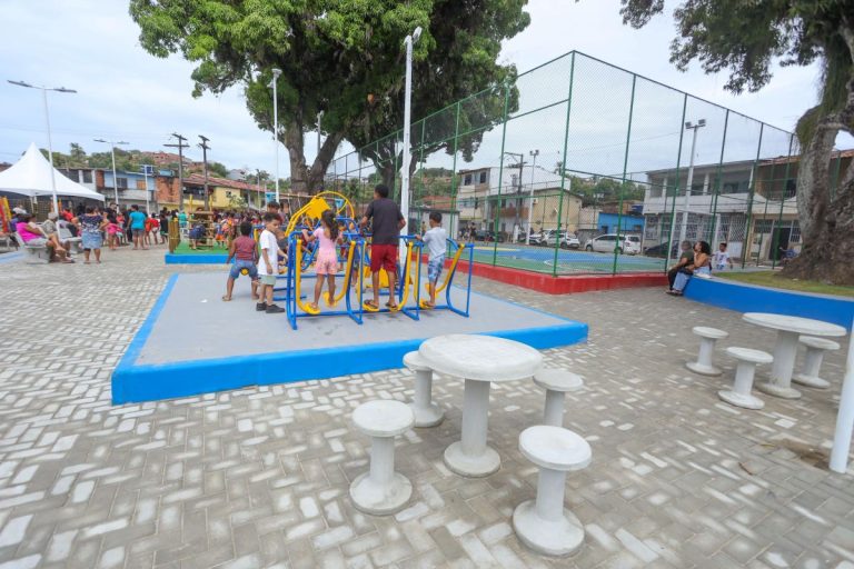 PREFEITURA-DE-ILHEUS-INAUGURA-PRACA-DA-MANGUEIRA-REVITALIZADA-NO-BAIRRO-NELSON-COSTA-768x512