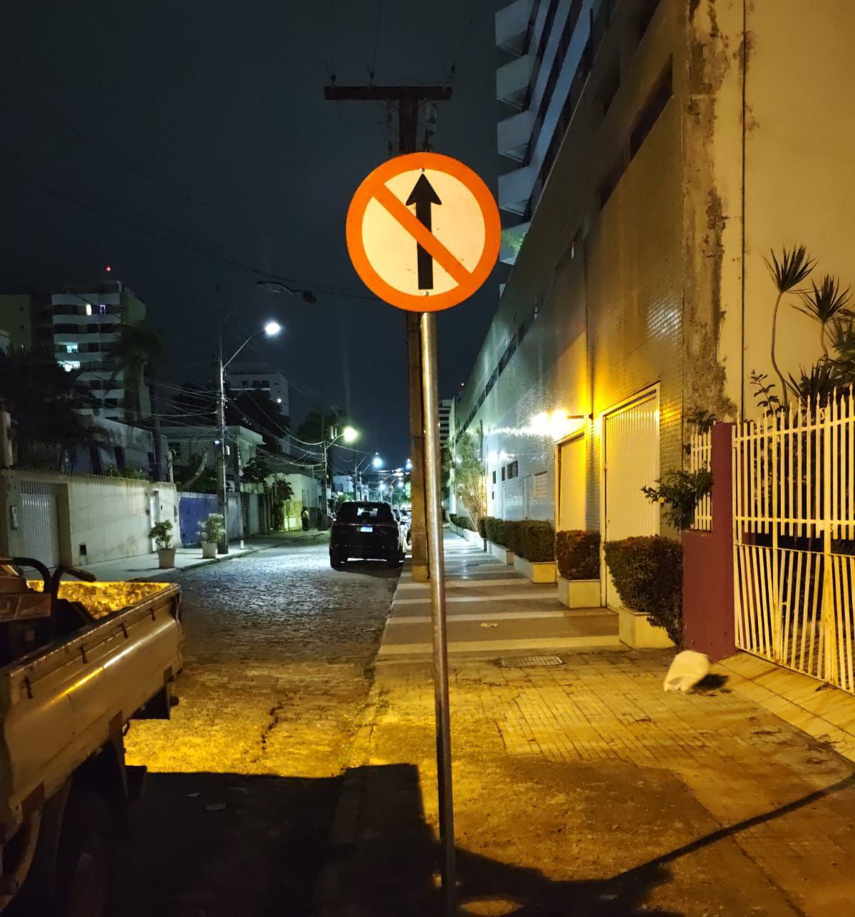 Placa de trânsito Rua Lauro Farâni de Freitas