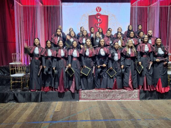 Novos graduados em Odontologia pela Faculdade de Ilhéus, turma 2025.2