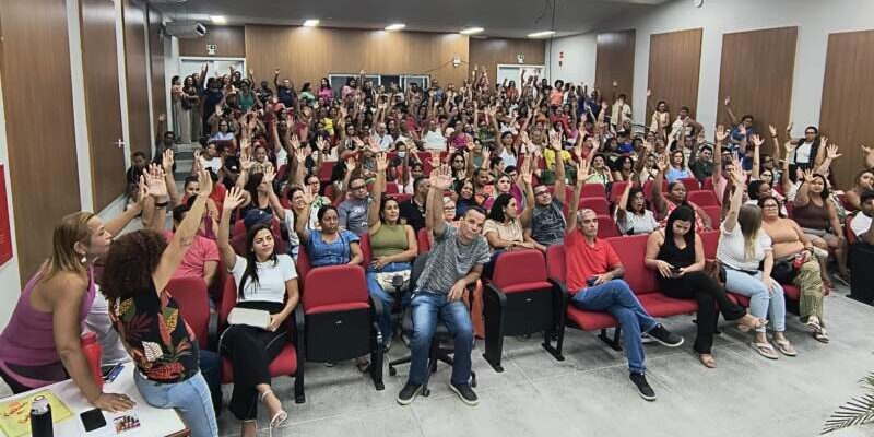 PROFESSORES-COBRAM-VALORIZACAO-E-AMEACAM-PARALISACAO-NA-REDE-MUNICIPAL