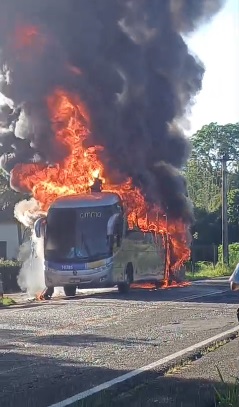 ROTA-ESCLARECE-PRINCIPIO-DE-INCENDIO-EM-ONIBUS