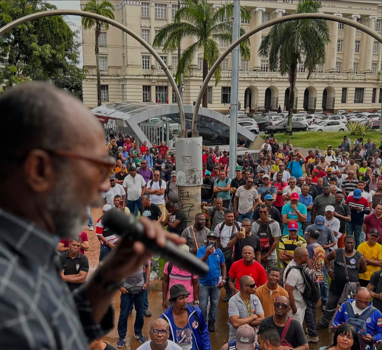 Assembleia trabalhadoras da infraestrutura na Bahia